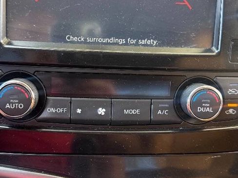 Used 2016 Nissan Maxima SR FWD image 11