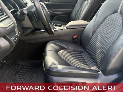 Used 2020 Toyota Camry SE FWD image 11