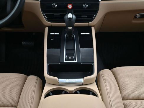 Certified 2026 Porsche Macan AWD/4WD image 10