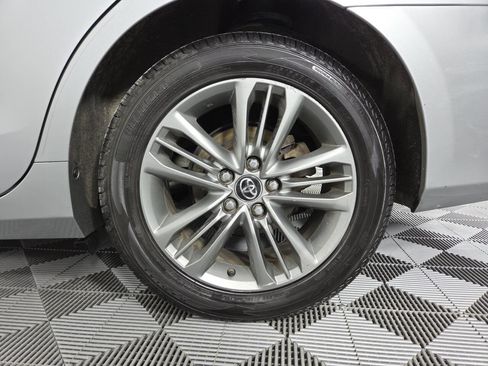 Used 2016 Toyota Camry SE w/ Moonroof Package FWD image 11