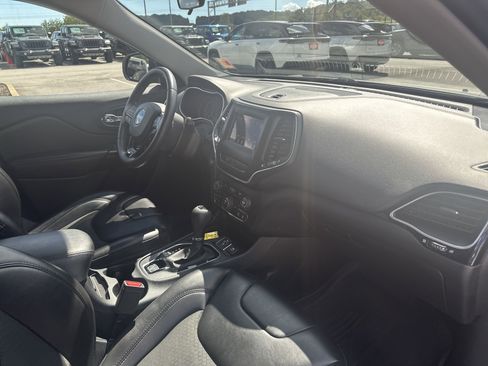 Used 2019 Jeep Cherokee Latitude Plus image 27