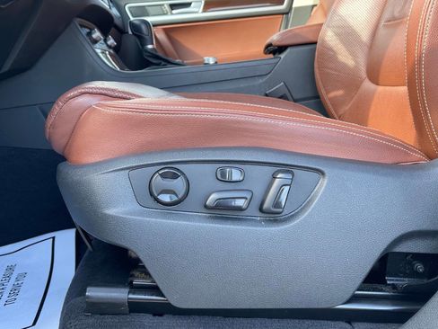 Used 2016 Volkswagen Touareg VR6 image 18