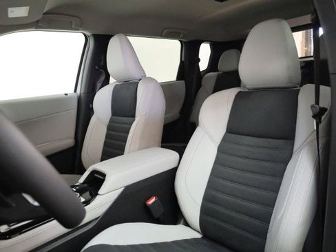 New 2025 Mitsubishi Outlander SE image 4