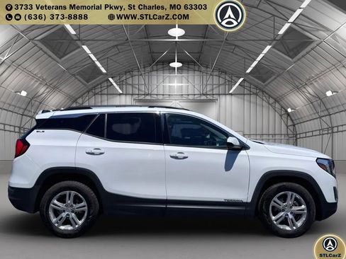 Used 2018 GMC Terrain SLE w/ Driver Convenience Package FWD image 2