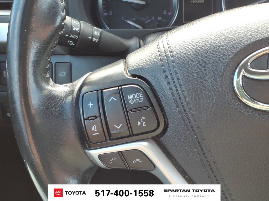 Used 2019 Toyota Highlander XLE AWD/4WD image 18