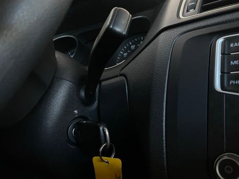 Used 2019 Toyota Camry SE image 24