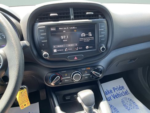 Used 2025 Kia Soul LX w/ LX Technology Package FWD image 21