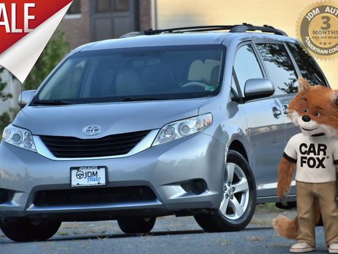 Used 2013 Toyota Sienna LE image 1
