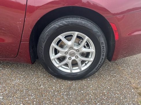 Used 2021 Chrysler Pacifica Touring-L image 9