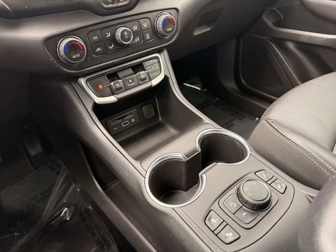 Certified 2023 GMC Terrain SLT image 17