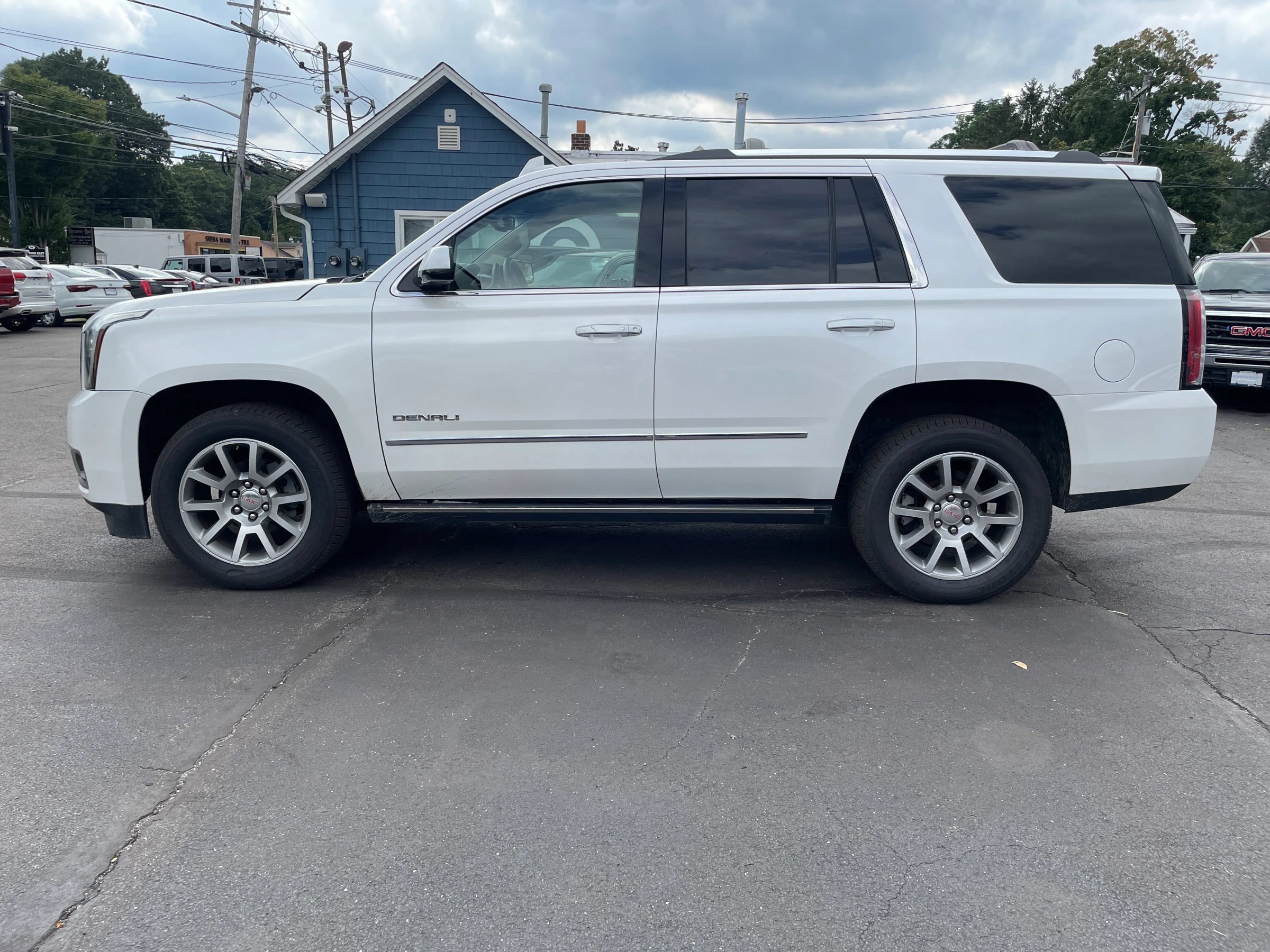 Used 2017 GMC Yukon Denali w/ Open Road Package AWD/4WD image 2