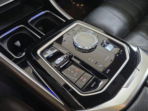 Certified 2024 BMW 760i xDrive w/ Luxury Rear Seating Package image 26