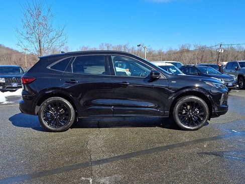 Certified 2025 Ford Escape ST-Line Elite w/ Premium Technology Package image 12