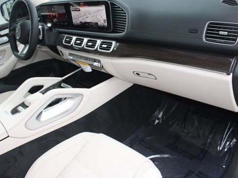 New 2026 Mercedes-Benz GLS 450 4MATIC image 37