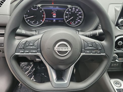 Certified 2025 Nissan Sentra SV FWD image 21