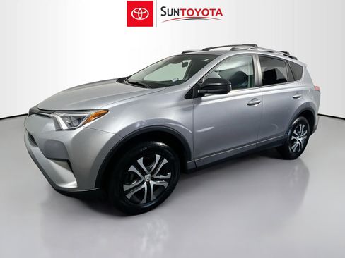 Used 2018 Toyota RAV4 LE image 7