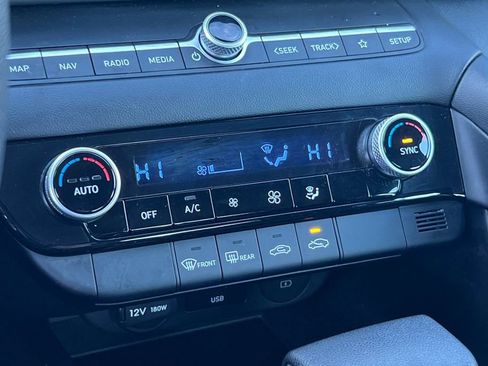 Certified 2024 Hyundai Elantra SEL image 17