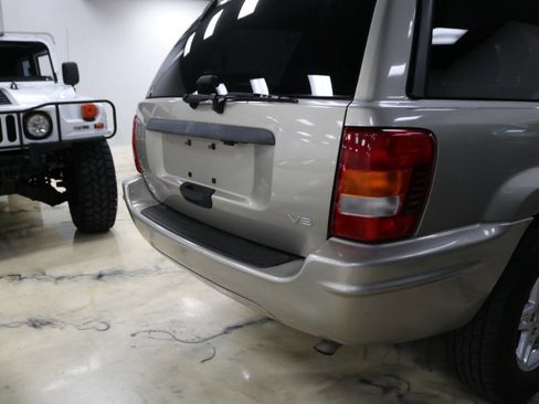 Used 2004 Jeep Grand Cherokee Laredo image 2