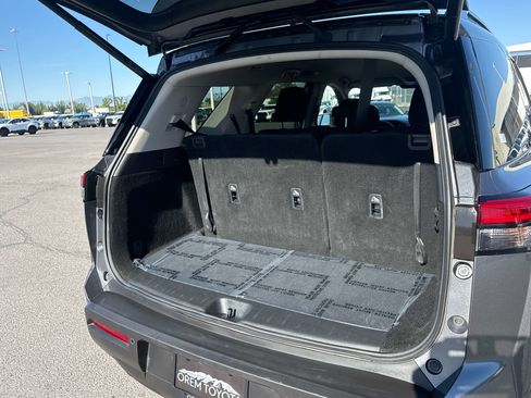 Used 2025 Nissan Pathfinder SV AWD/4WD image 16