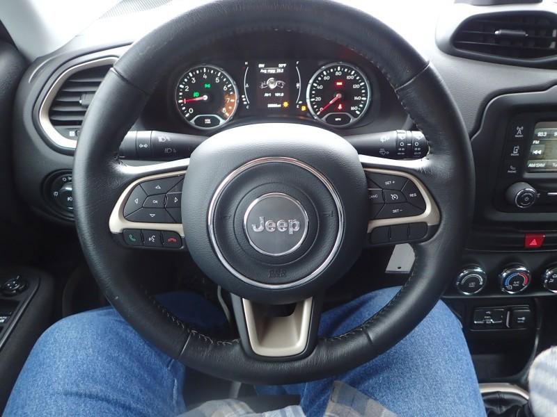 Used 2016 Jeep Renegade Latitude FWD image 14