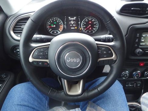 Used 2016 Jeep Renegade Latitude FWD image 14