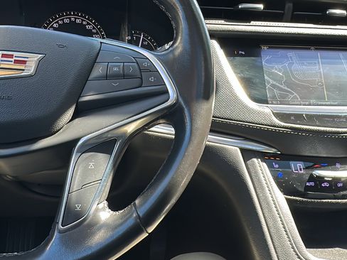 Used 2018 Cadillac XT5 Premium Luxury image 18