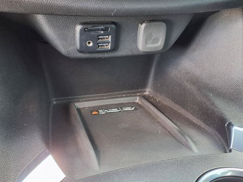 Used 2023 Chevrolet Traverse Premier FWD image 22