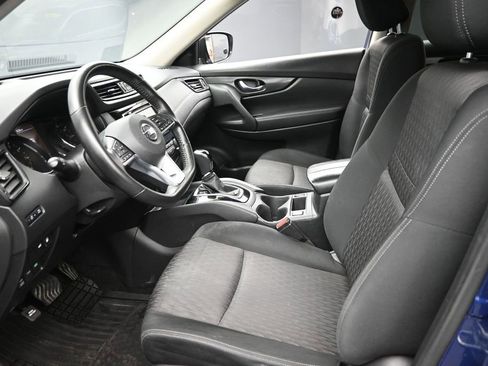 Used 2018 Nissan Rogue SV AWD/4WD image 16