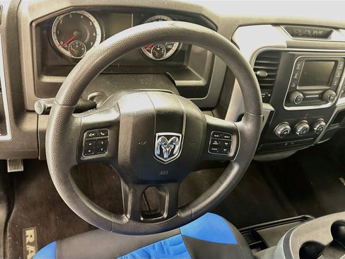 Used 2020 RAM 1500 Classic SLT AWD/4WD image 18