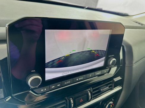 Used 2025 Nissan Pathfinder SV image 21