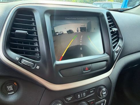 Used 2016 Jeep Cherokee Limited w/ Trailer Tow Group AWD/4WD image 9