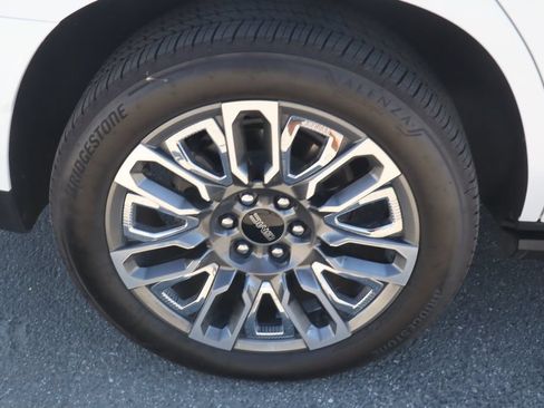 Used 2023 GMC Yukon Denali Ultimate AWD/4WD image 11