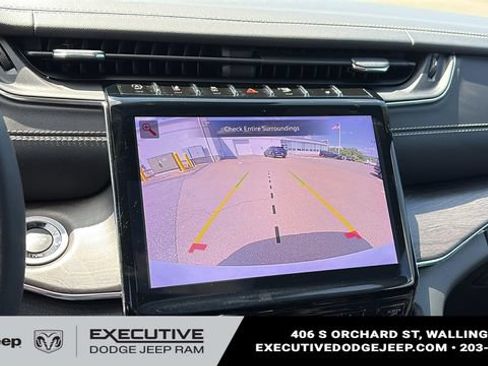 Used 2023 Jeep Grand Cherokee Overland w/ Luxury Tech Group IV AWD/4WD image 20