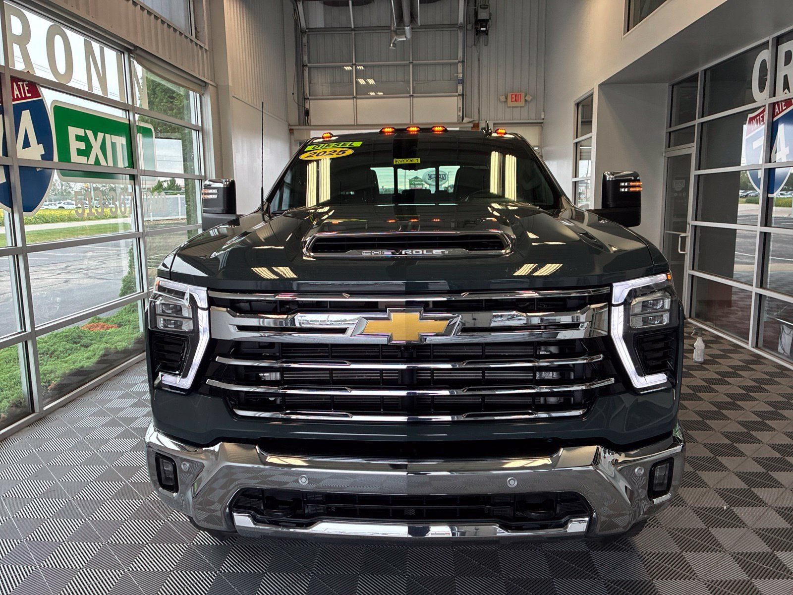 Used 2025 Chevrolet Silverado 3500 LTZ AWD/4WD image 2