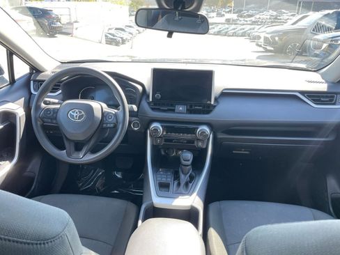 Used 2025 Toyota RAV4 XLE image 34