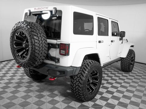 Used 2015 Jeep Wrangler Unlimited Rubicon image 5