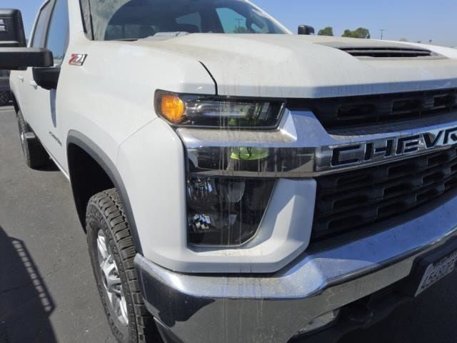 Used 2022 Chevrolet Silverado 2500 LT w/ Convenience Package AWD/4WD image 2