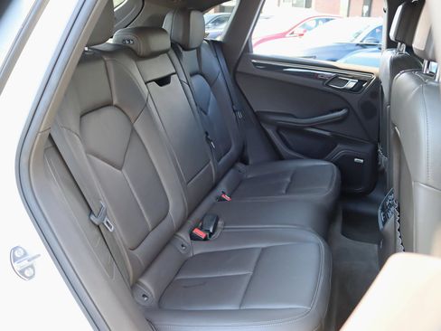 Used 2018 Porsche Macan Sport Edition AWD/4WD image 29