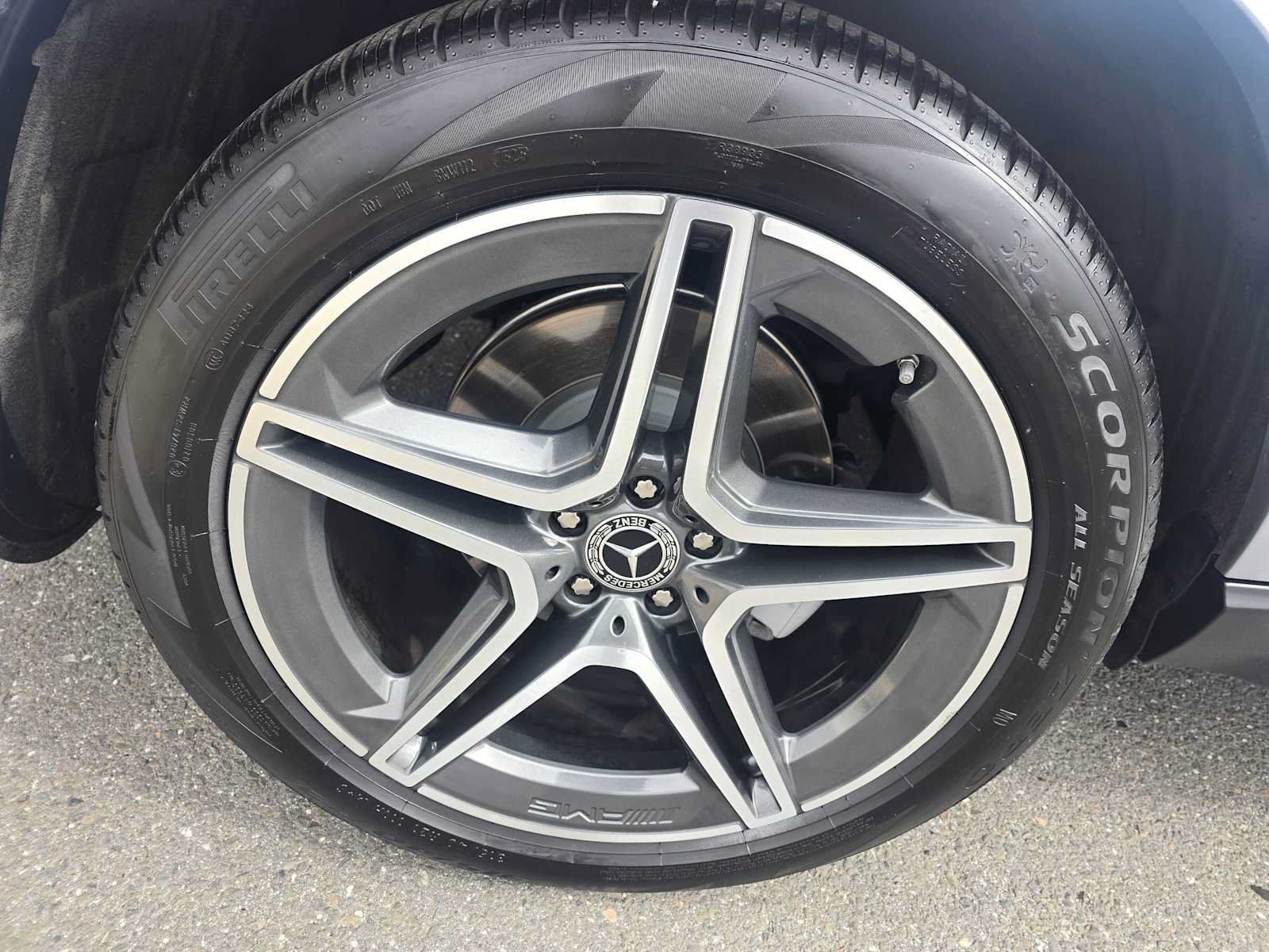 Used 2024 Mercedes-Benz GLS 450 4MATIC image 9