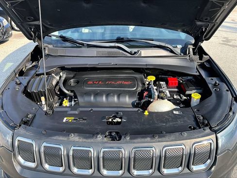 Used 2022 Jeep Compass Latitude w/ Sun and Sound Group AWD/4WD image 9