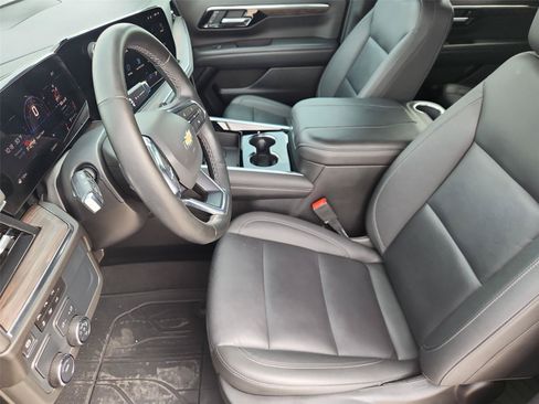 Used 2025 Chevrolet Suburban LT w/ Comfort Package RWD image 19