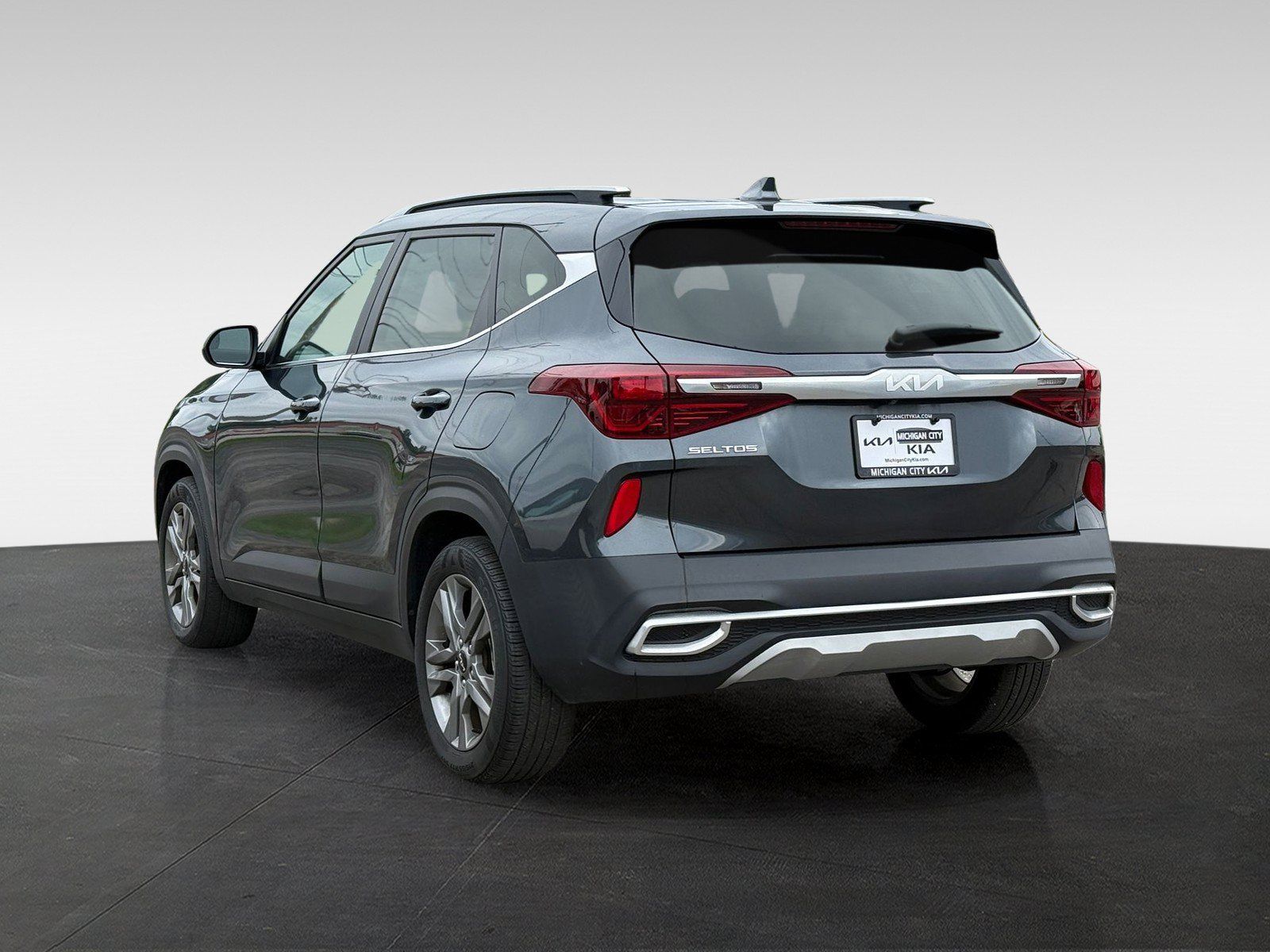 Used 2023 Kia Seltos S w/ Navigation Package FWD image 7