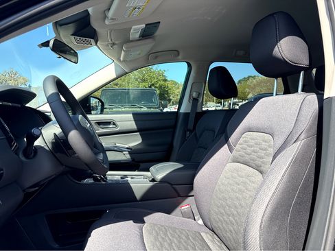 New 2026 Nissan Pathfinder SV image 18