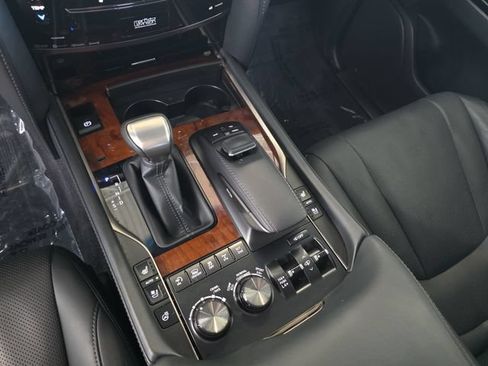 Used 2018 Lexus LX 570 4WD w/ Luxury Package image 27