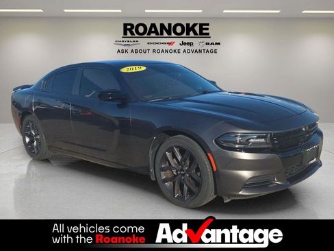 Used 2019 Dodge Charger SXT image 18