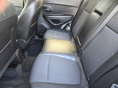 Certified 2022 Chevrolet Trax LT w/ LT Convenience Package image 28