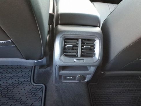 Used 2024 Volkswagen Tiguan SE R-Line image 9