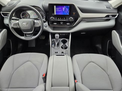 Used 2023 Toyota Highlander LE FWD image 18
