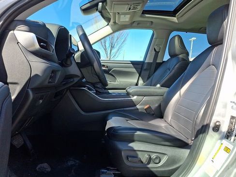 Used 2024 Toyota Highlander XLE image 14