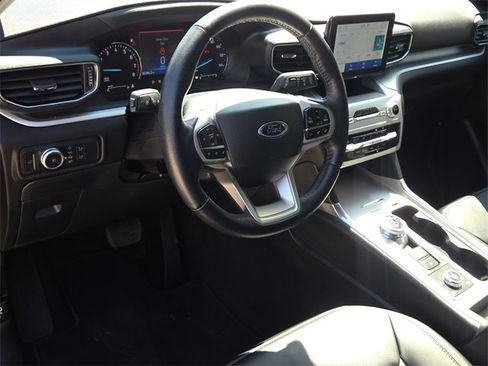 Certified 2022 Ford Explorer XLT w/ Equipment Group 202A image 16